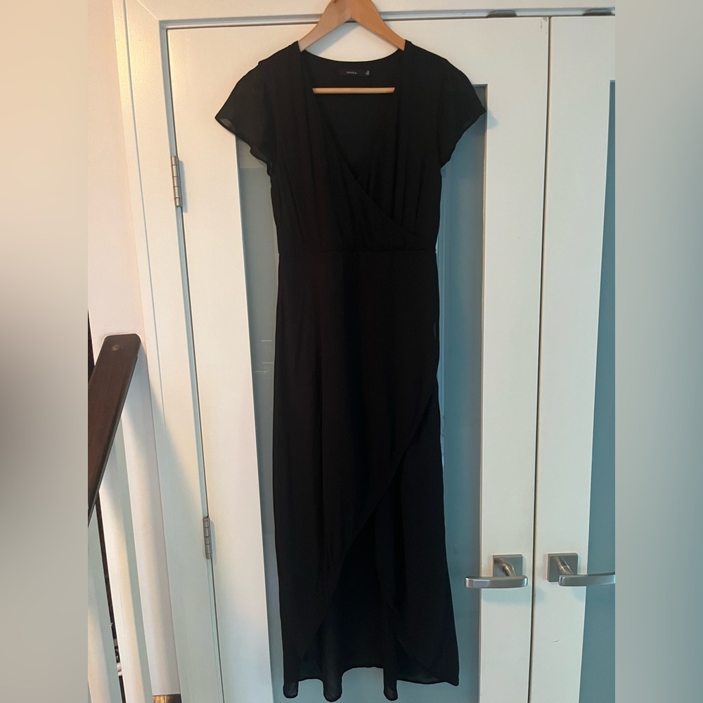 Aritzia Talula Long Flowy Cap-Sleeve Dress